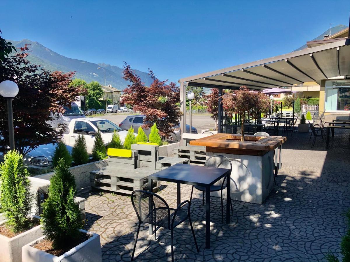 Poggiridenti Hotel Del Boschetto מראה חיצוני תמונה
