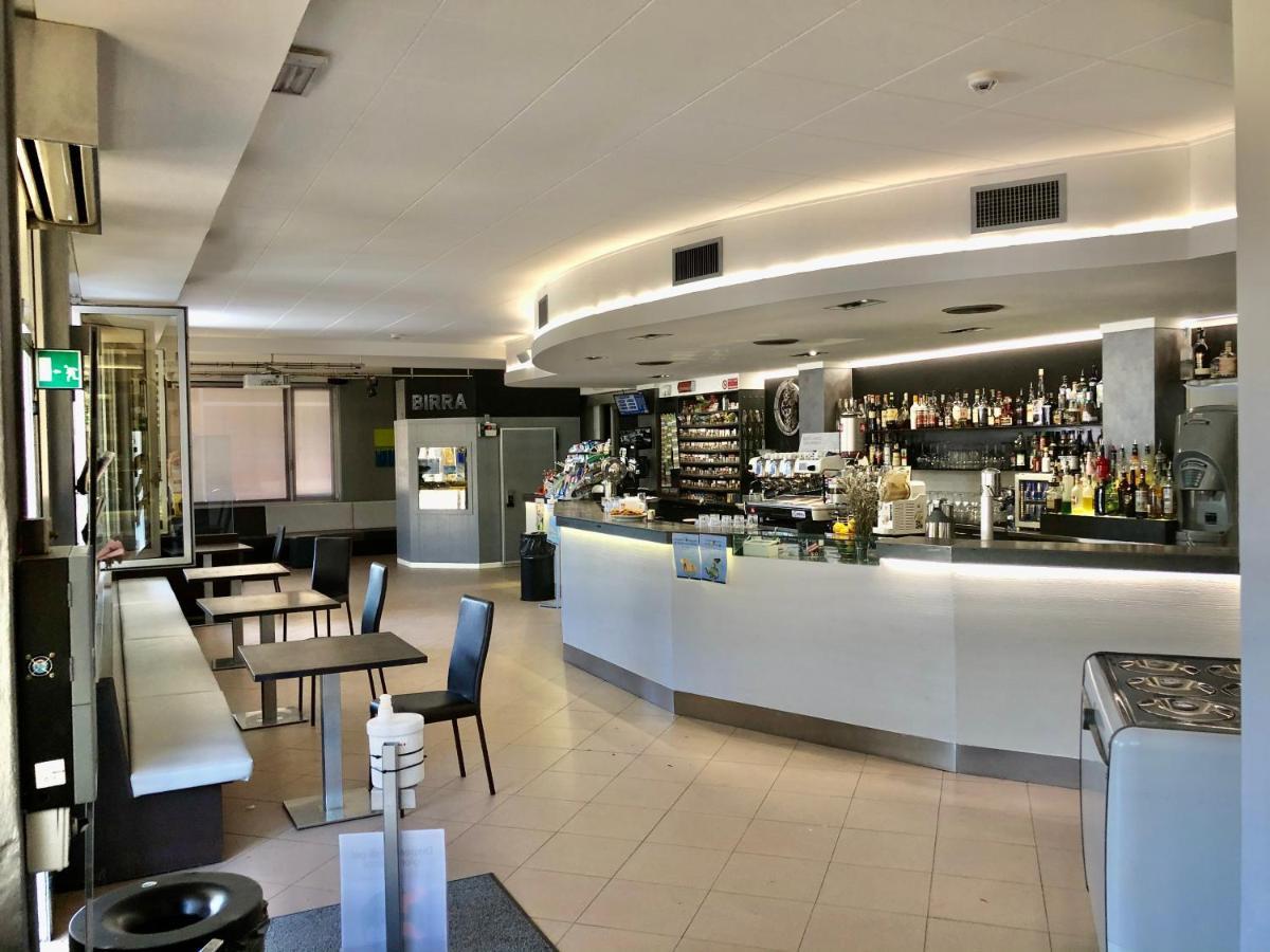 Poggiridenti Hotel Del Boschetto מראה חיצוני תמונה