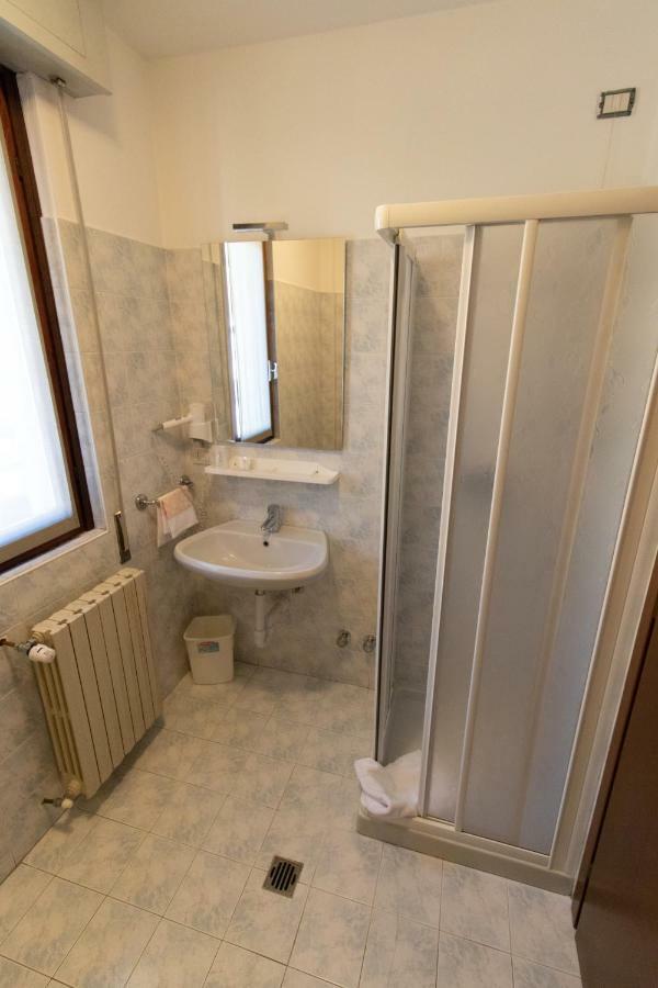 Poggiridenti Hotel Del Boschetto מראה חיצוני תמונה