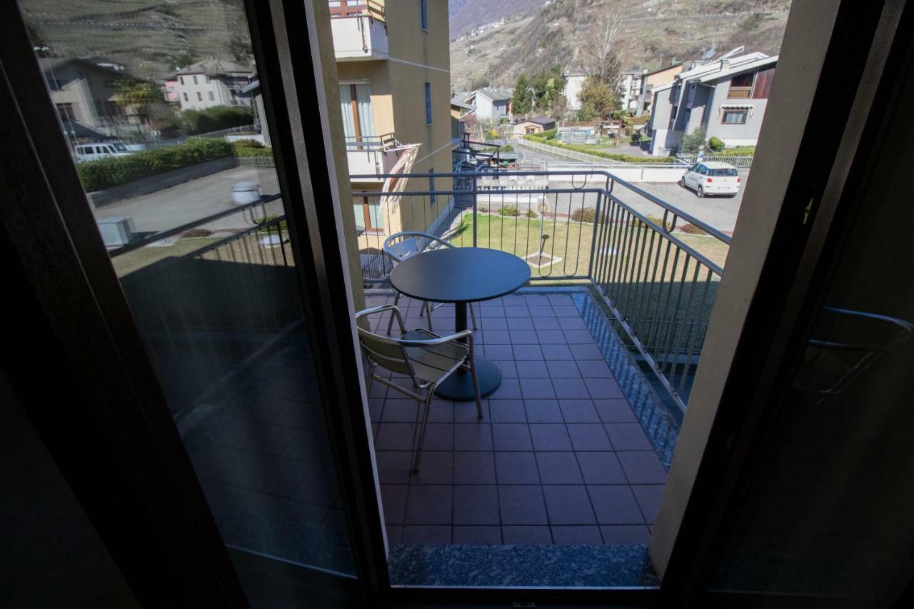 Poggiridenti Hotel Del Boschetto מראה חיצוני תמונה