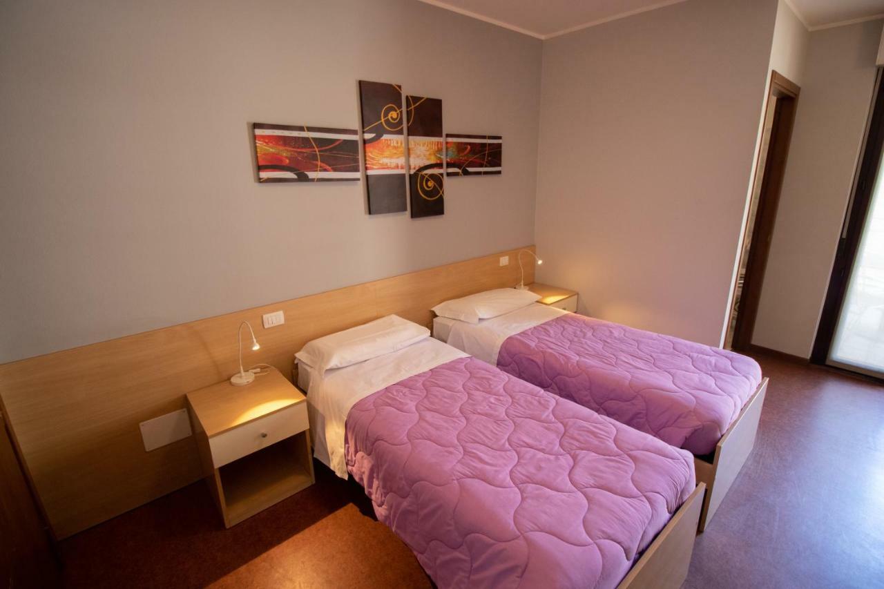 Poggiridenti Hotel Del Boschetto מראה חיצוני תמונה