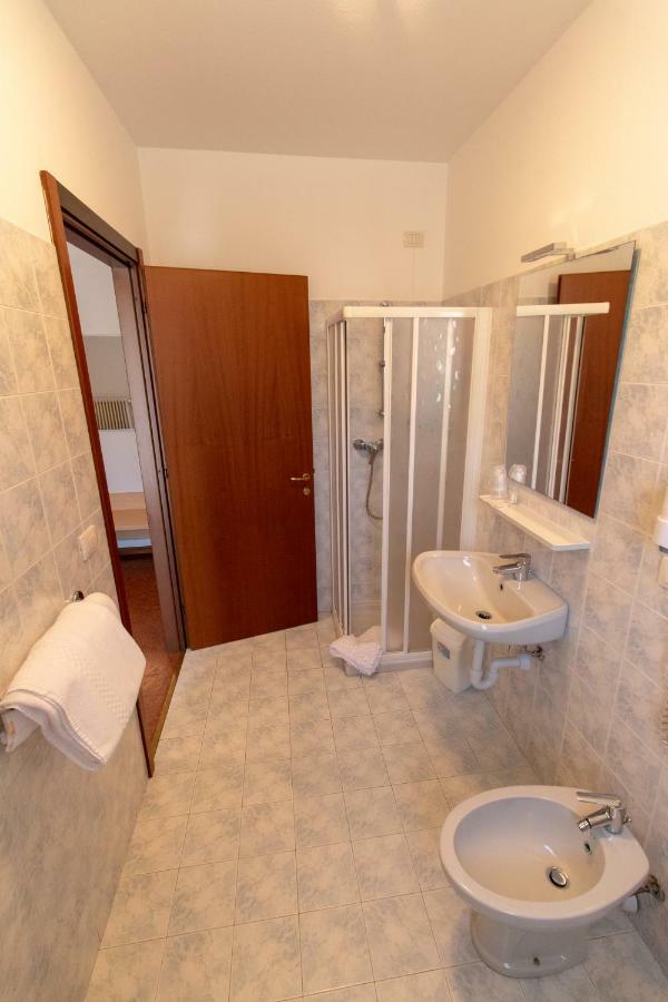 Poggiridenti Hotel Del Boschetto מראה חיצוני תמונה