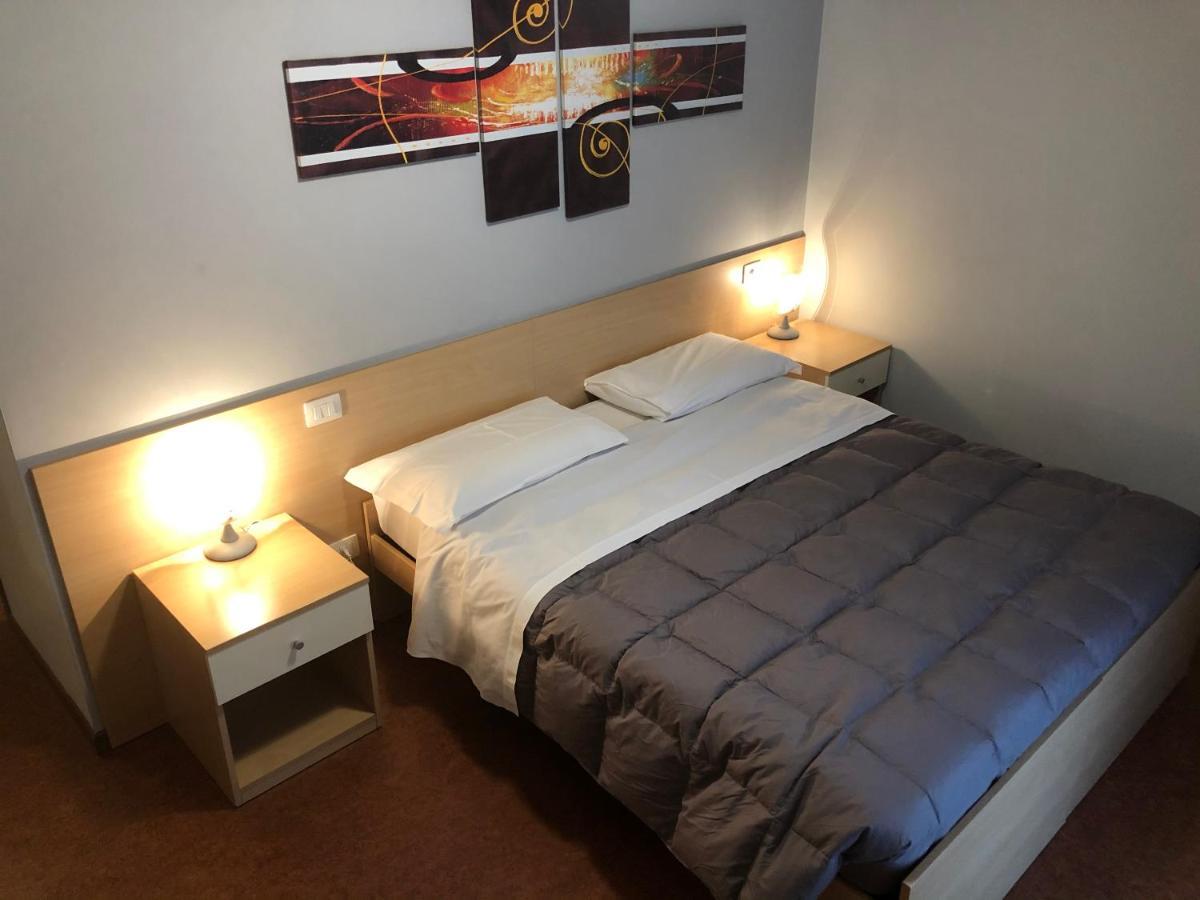 Poggiridenti Hotel Del Boschetto מראה חיצוני תמונה