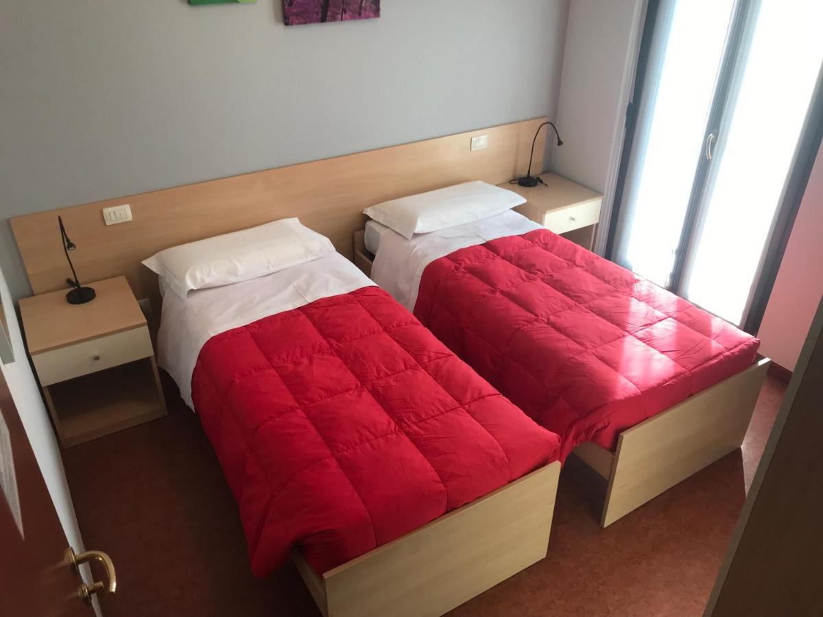Poggiridenti Hotel Del Boschetto מראה חיצוני תמונה